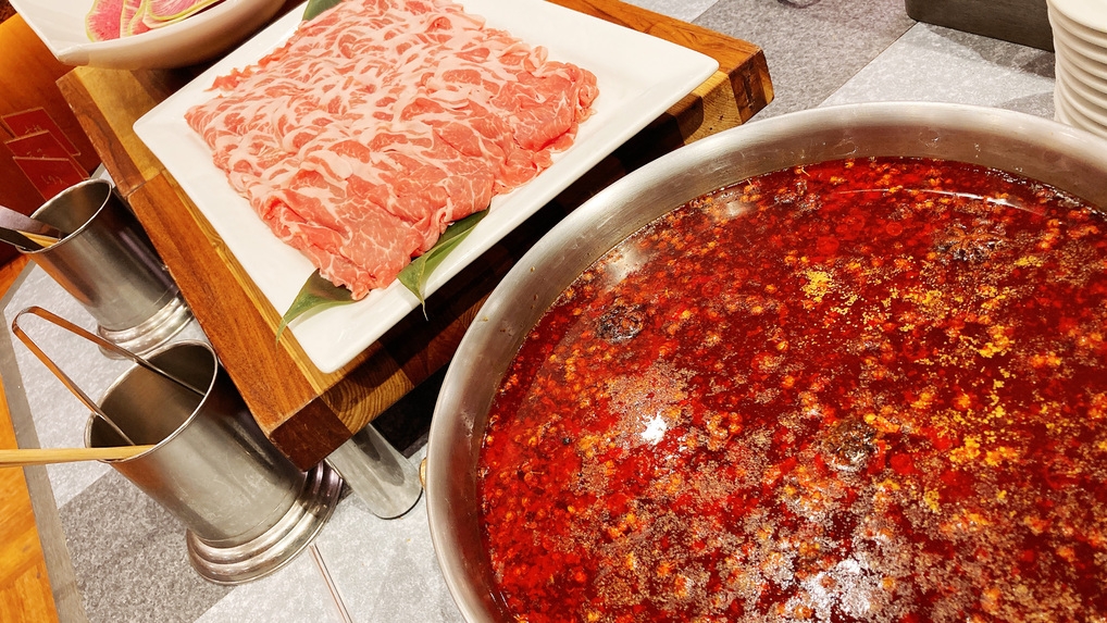 【春節】シェフ自慢の麻婆豆腐にエビチリ、真っ赤な火鍋にお肉をイン！体の芯から温まる春節中華バイキング