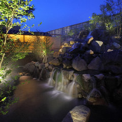 露天風呂から眺める滝は絶景!※男性