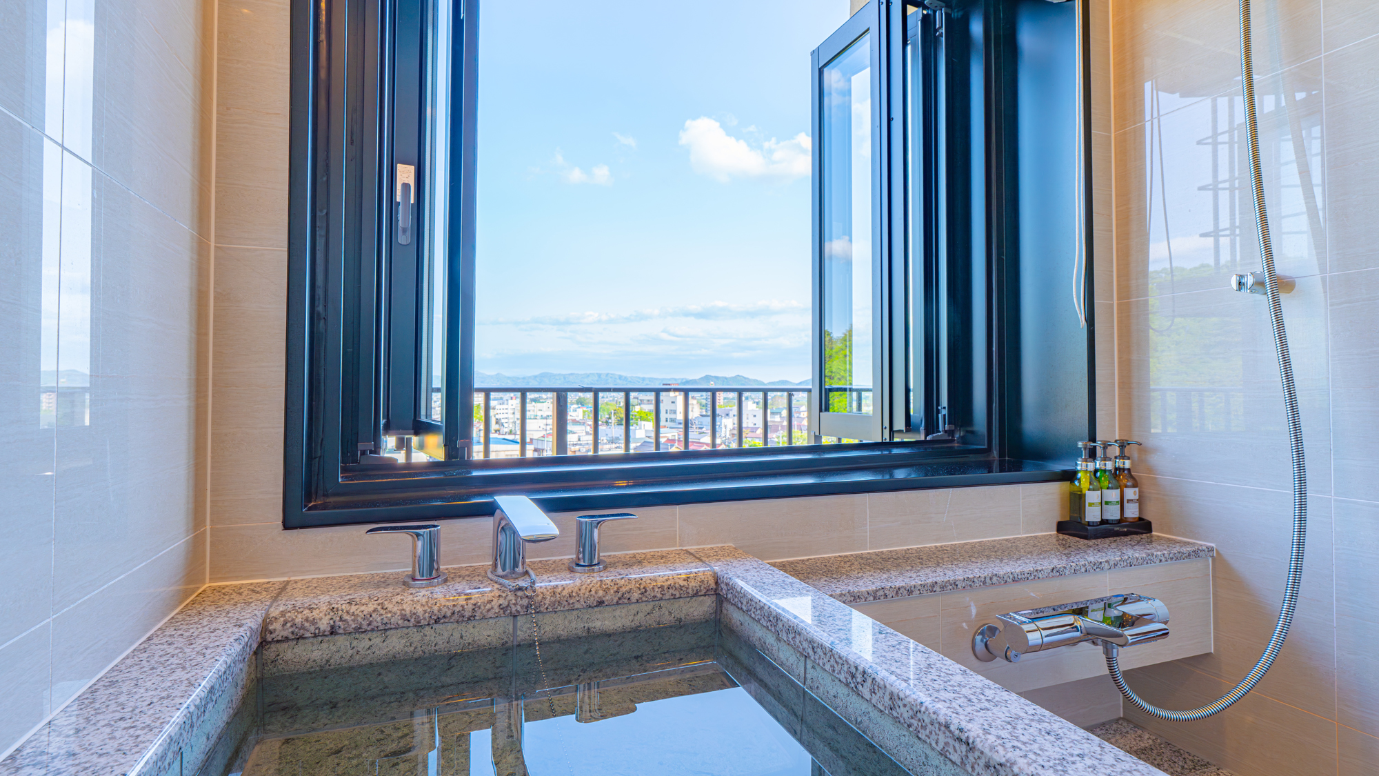 ＳＯＲＡ／コーナー展望ビューバス◇ふくしまスカイビュー