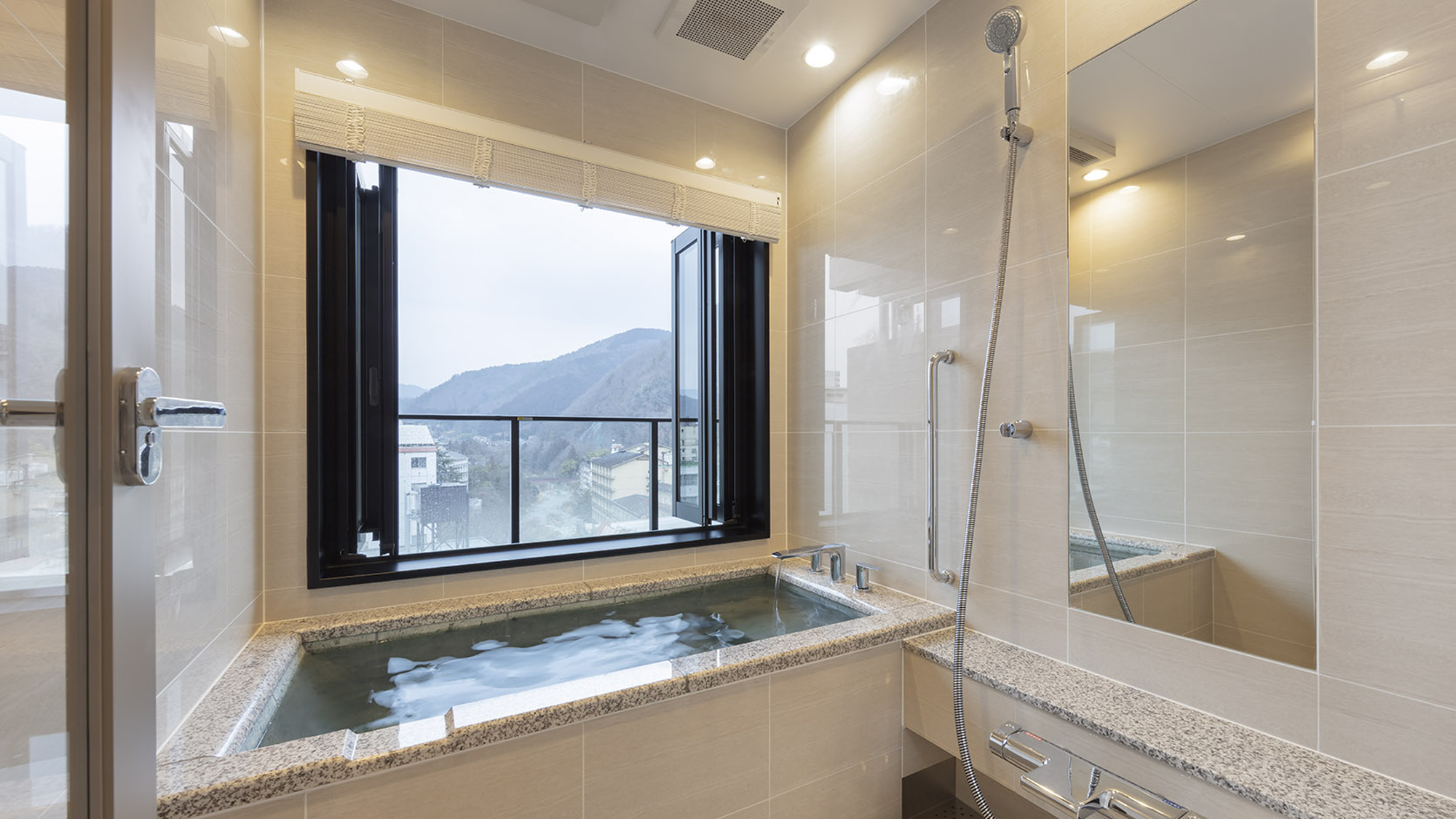 ＳＯＲＡ／コーナー展望ビューバス◇いいざかスカイビュー