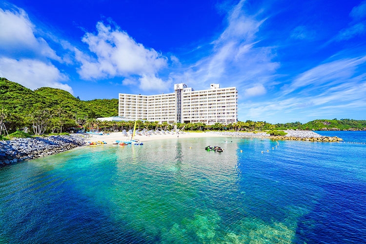 【楽しみ方自由自在】館内利用券10，000円分プレゼント！はしごできる朝食付＜3泊〜＞