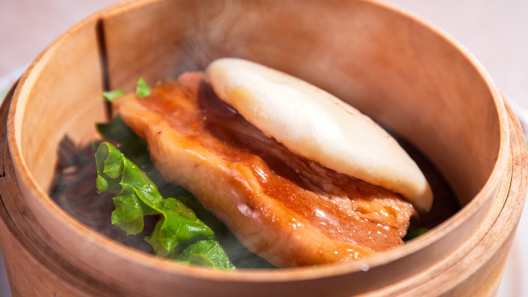 ＜いわて夏の味覚フェア＞白金豚の角煮　中華バンズサンド