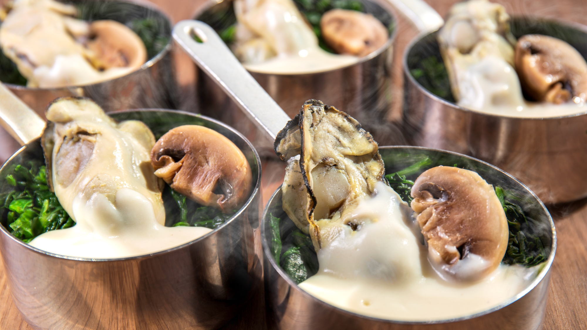 ＜いわて冬の味覚フェア＞蒸し牡蠣と八幡平マッシュルームのホワイトソース