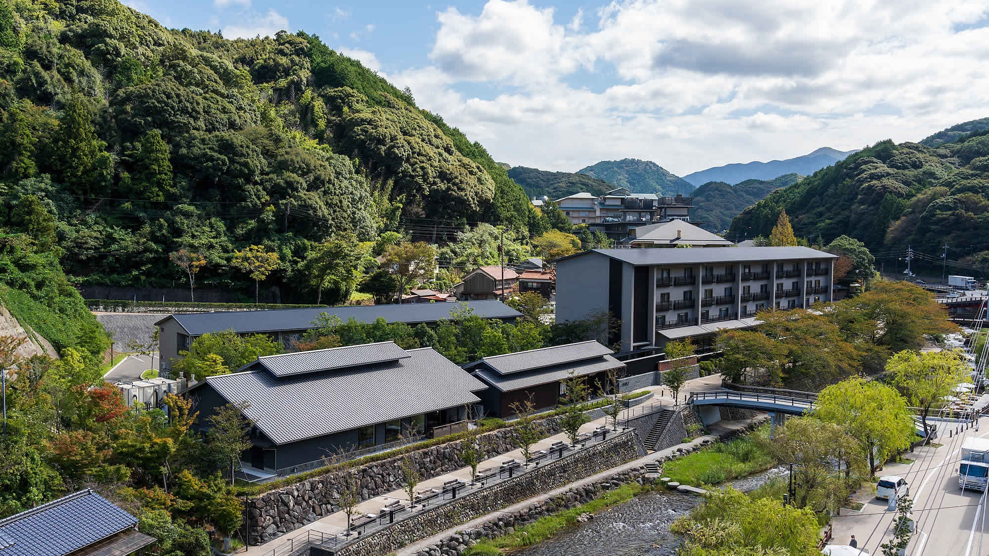 とらふぐコース　とらふぐ刺しを大皿でご用意☆ふくちり、ふぐ唐揚げ、雑炊も♪