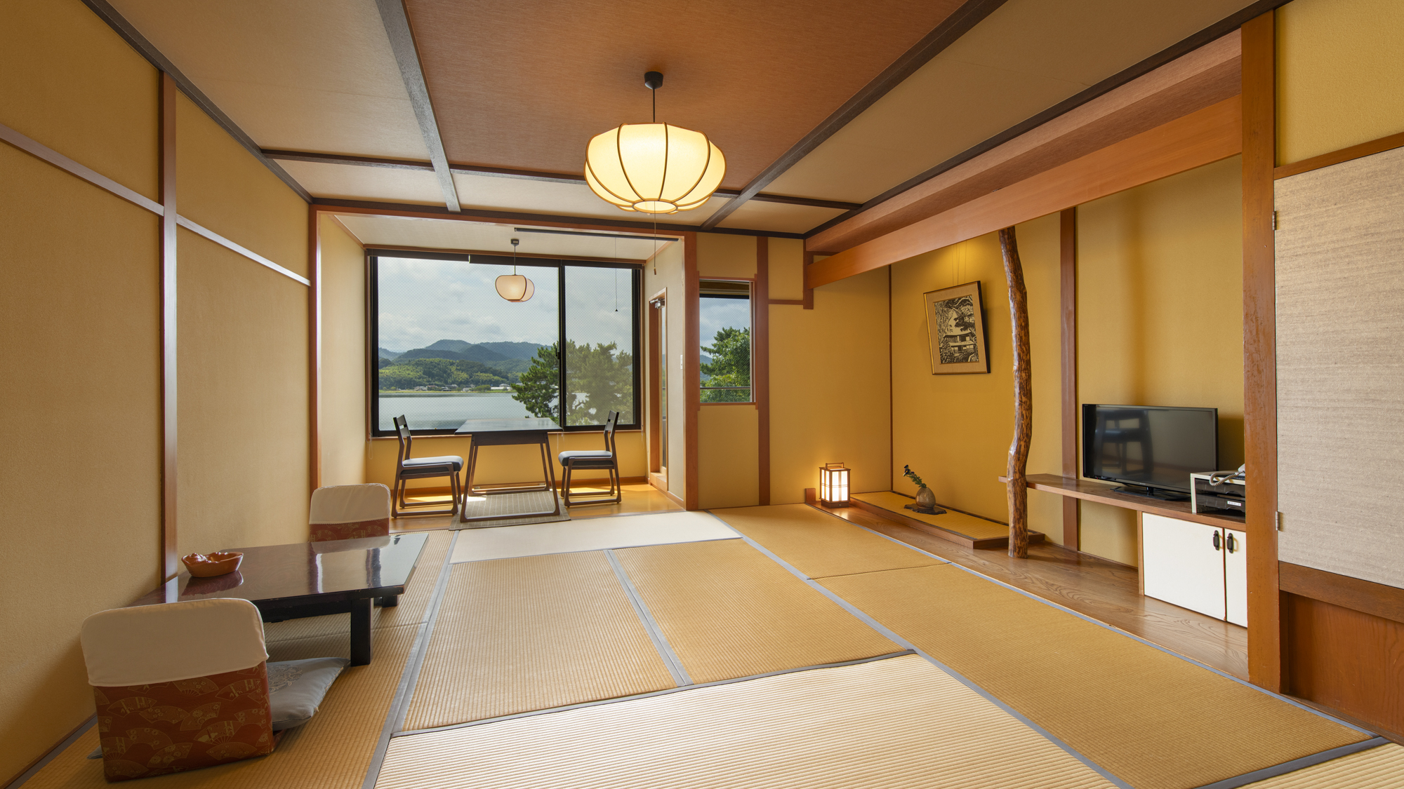 留佳亭客室（和室10畳）