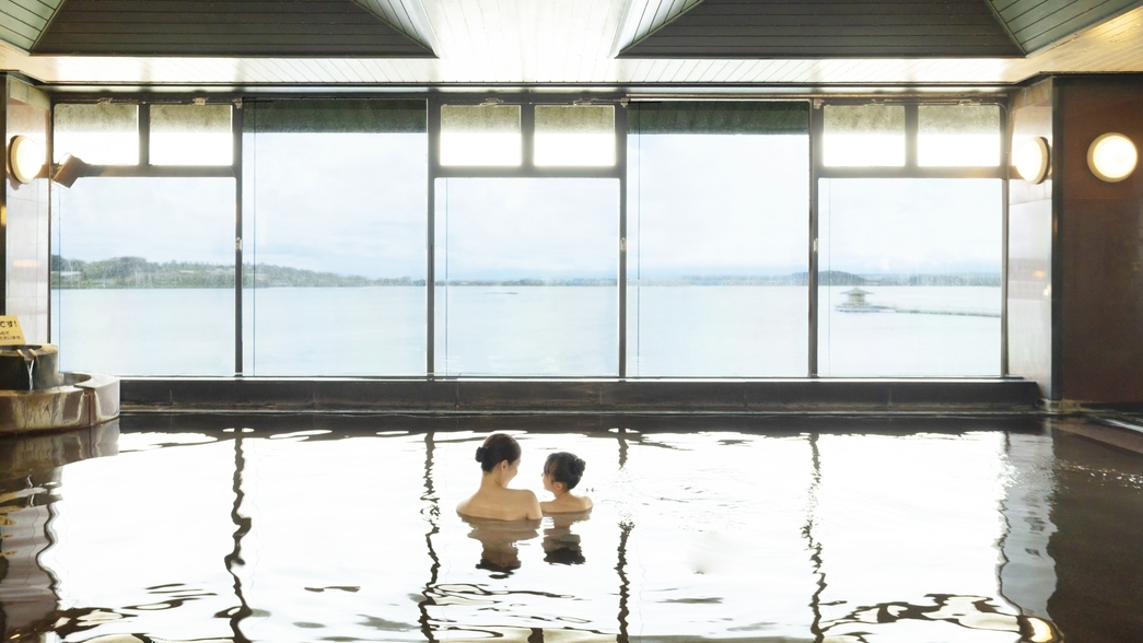 【楽天月末セール】七色の湖に面した癒しの宿 基本バイキングプラン