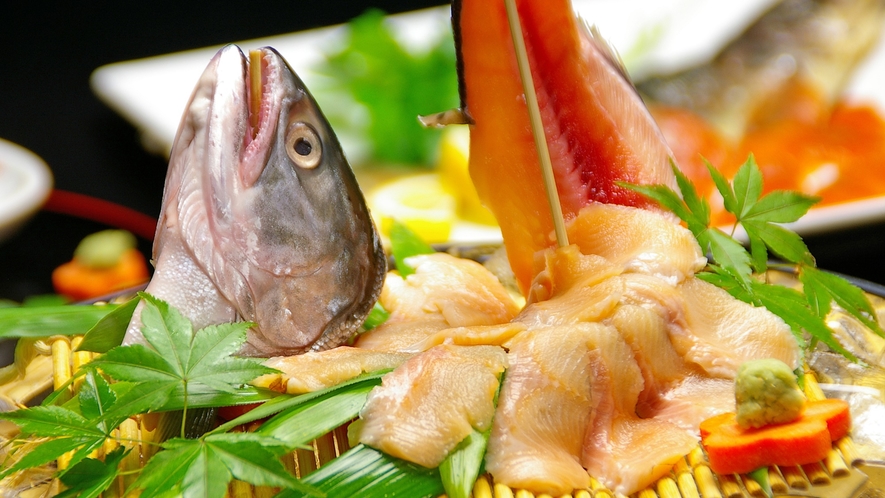 *【夕食一例】地の鮮魚を使った刺身盛り