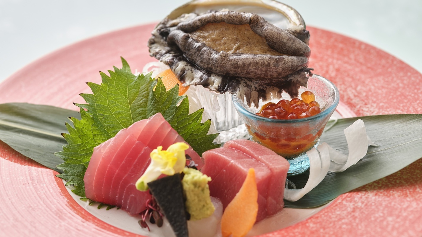 【鮑料理のメイン＆ビュッフェ】山上館の良質な温泉と極上ディナーで満ち足りたひと時を