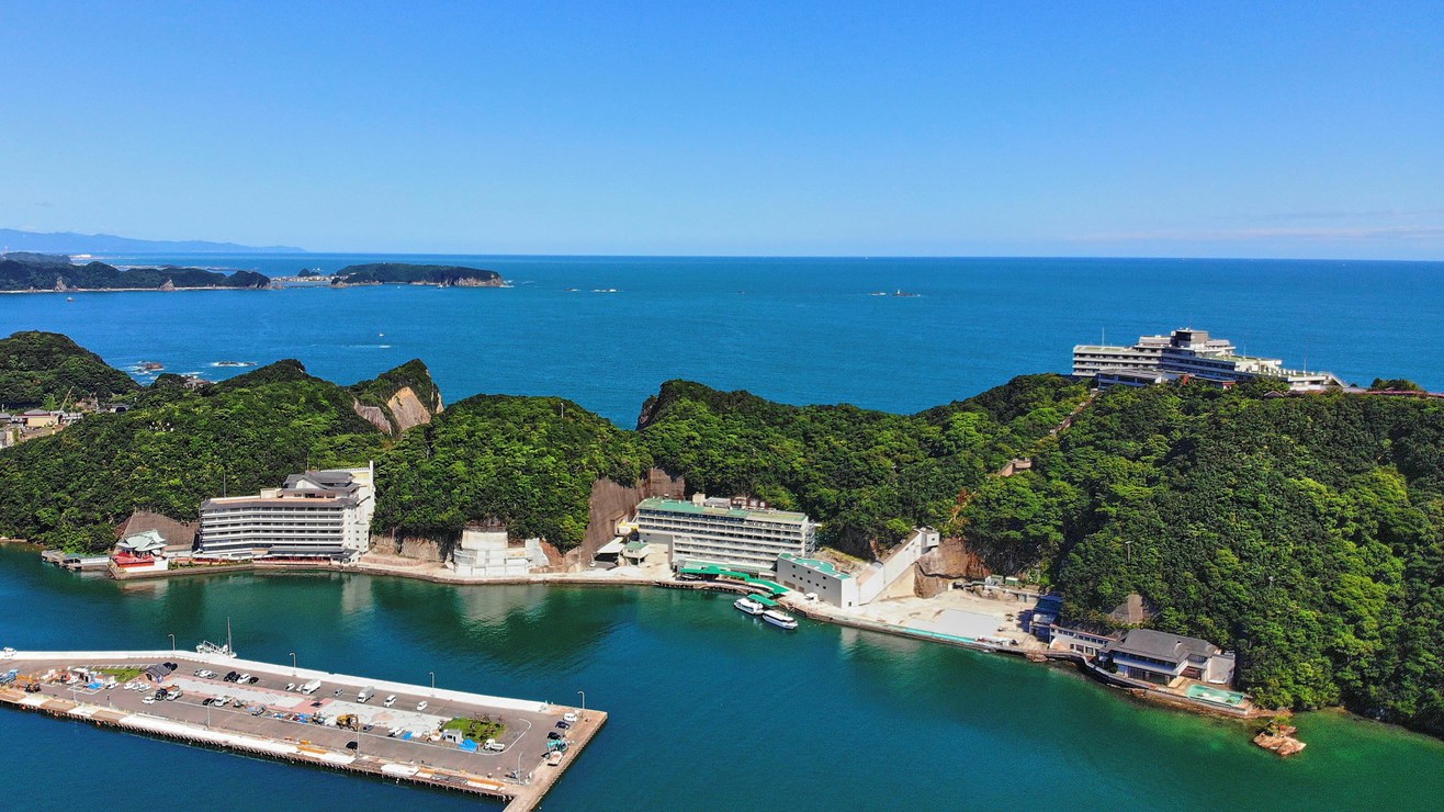 夕食はメイン＆サイドビュッフェ　山上館の絶景と自慢の温泉めぐりで至福のひと時を