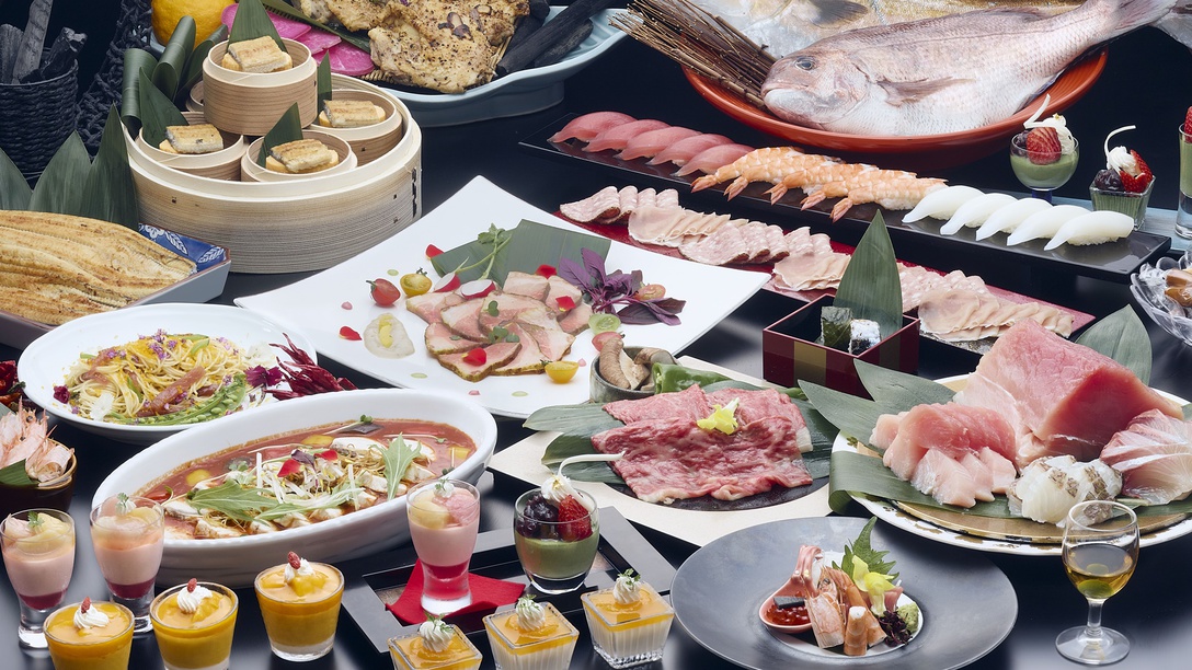 夏イメージ【山上館　夕食】メイン&ビュッフェ一例