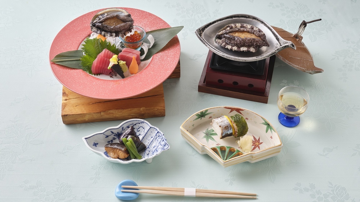 【鮑料理のメイン＆ビュッフェ】山上館の良質な温泉と極上ディナーで満ち足りたひと時を