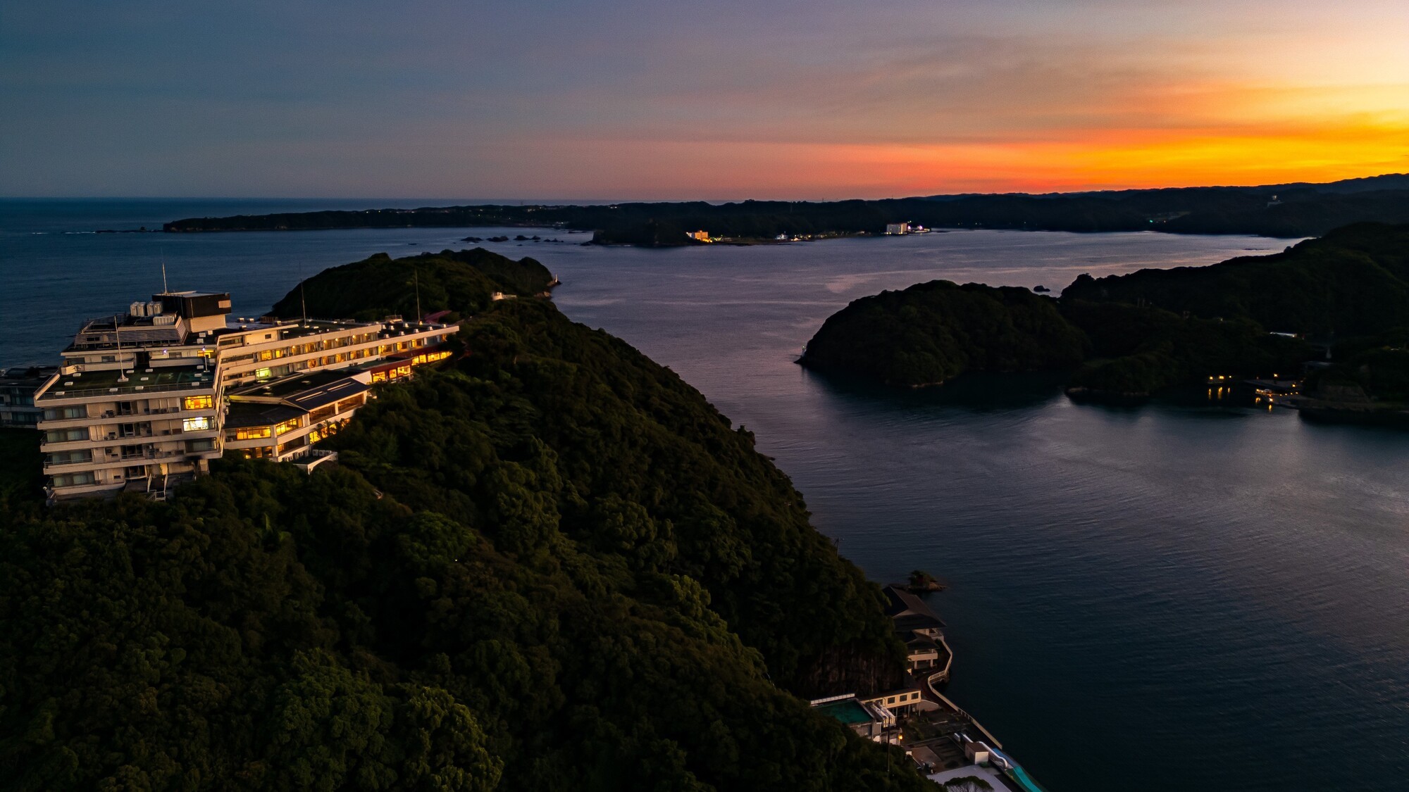 海抜80メートルに立つ【山上館】