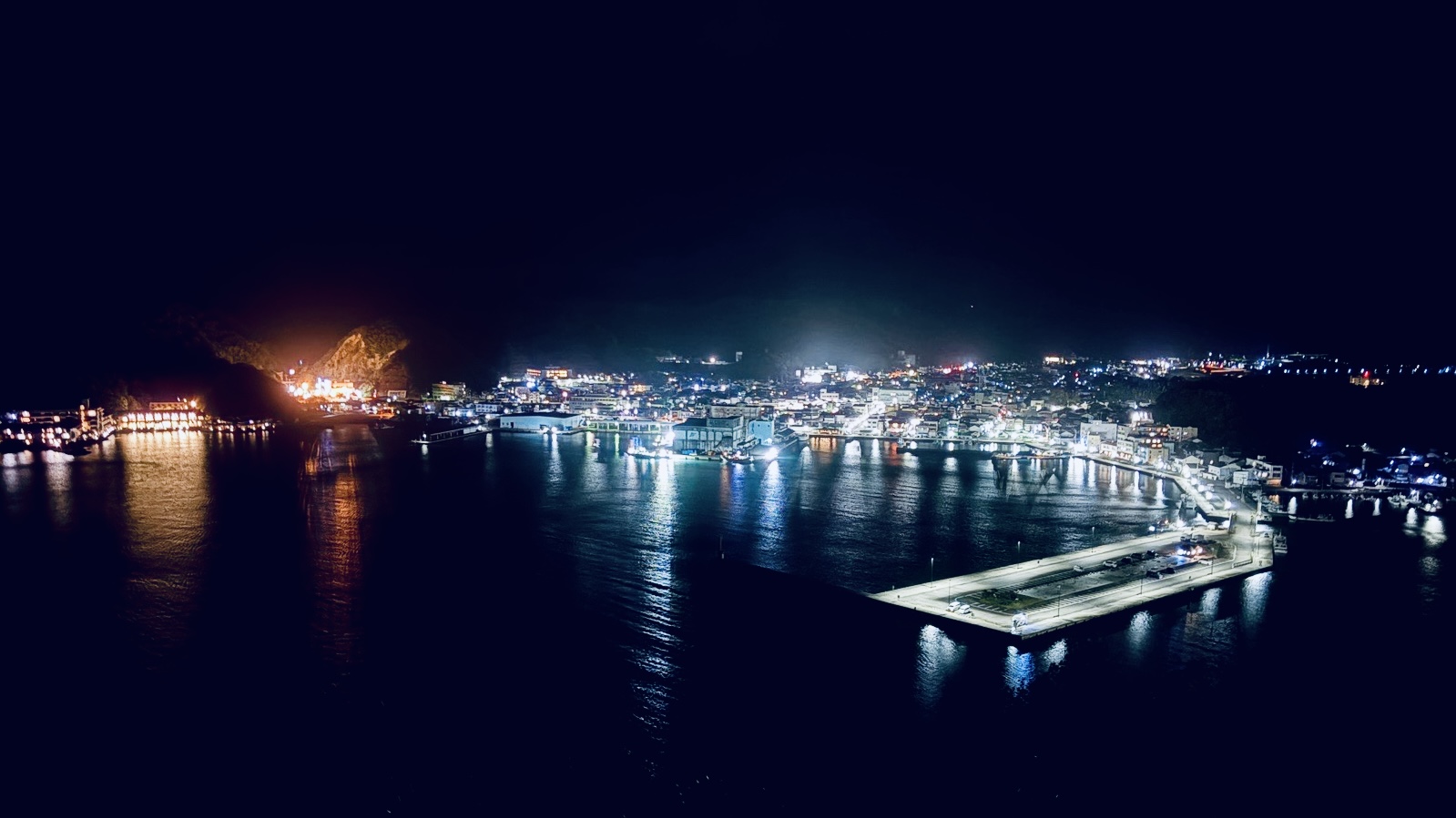 【山上館／狼煙山遊園】勝浦湾を中心とした美しい夜景をお楽しみいただけます。