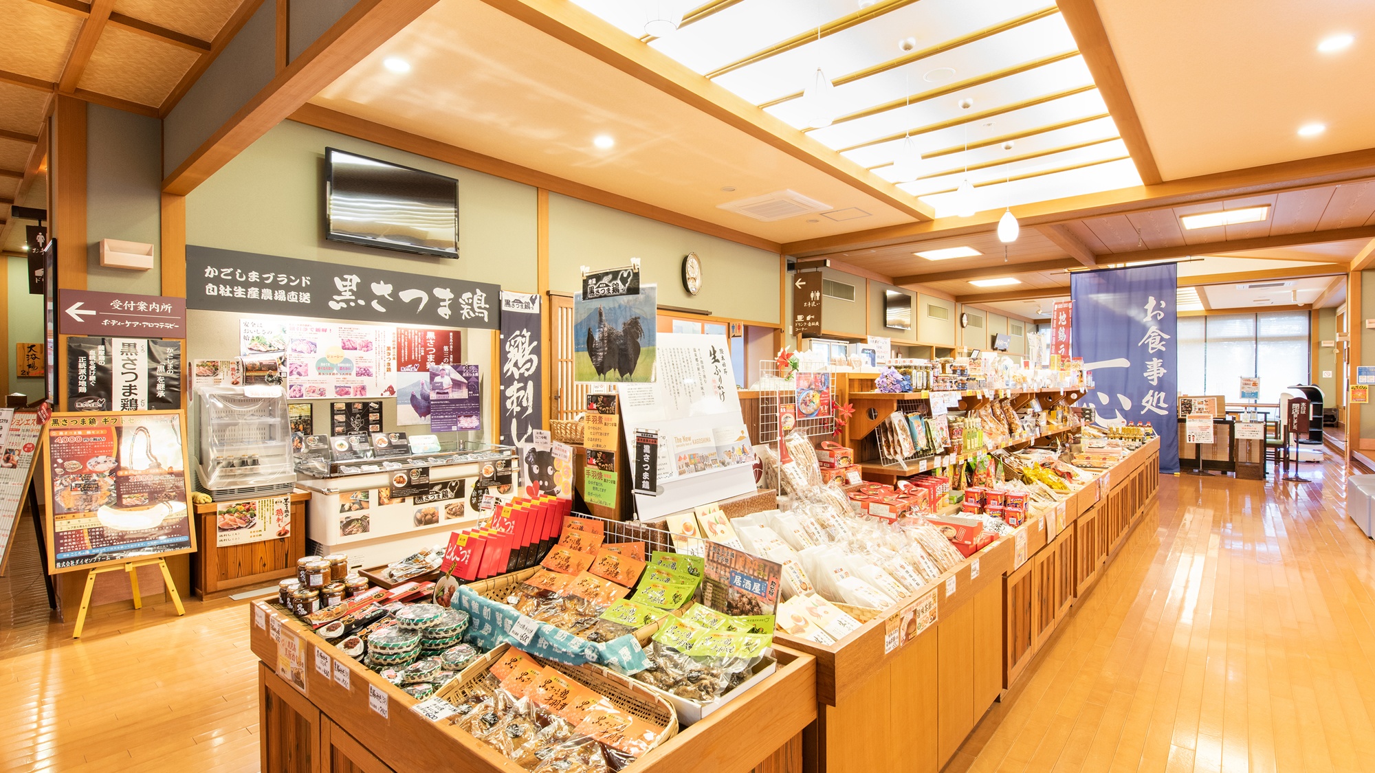【売店コーナー】旅の思い出に。厳選された特産品を揃えております。