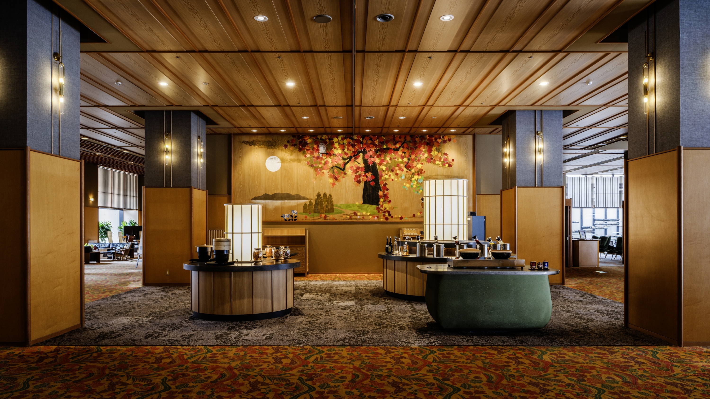 【ロビー】2026年リニューアルのロビー。上質なサービスと寛ぎの空間が、上質な旅の始まりを予感させる。