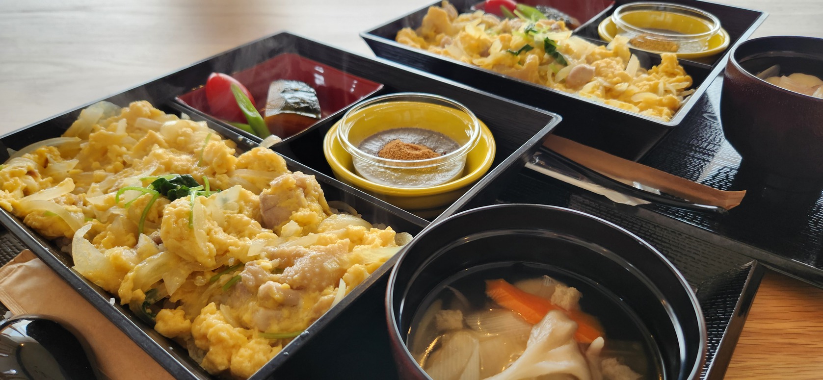 【部屋食】肥後のうまか赤どりの親子重セット（夕食）パン(朝食)プラン17:30までに到着