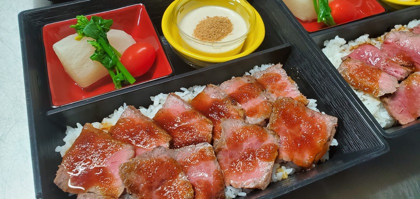 【部屋食】お部屋であかうし重(夕食)、パン♪(朝食)プラン2食付き♪17:30までに必着ください