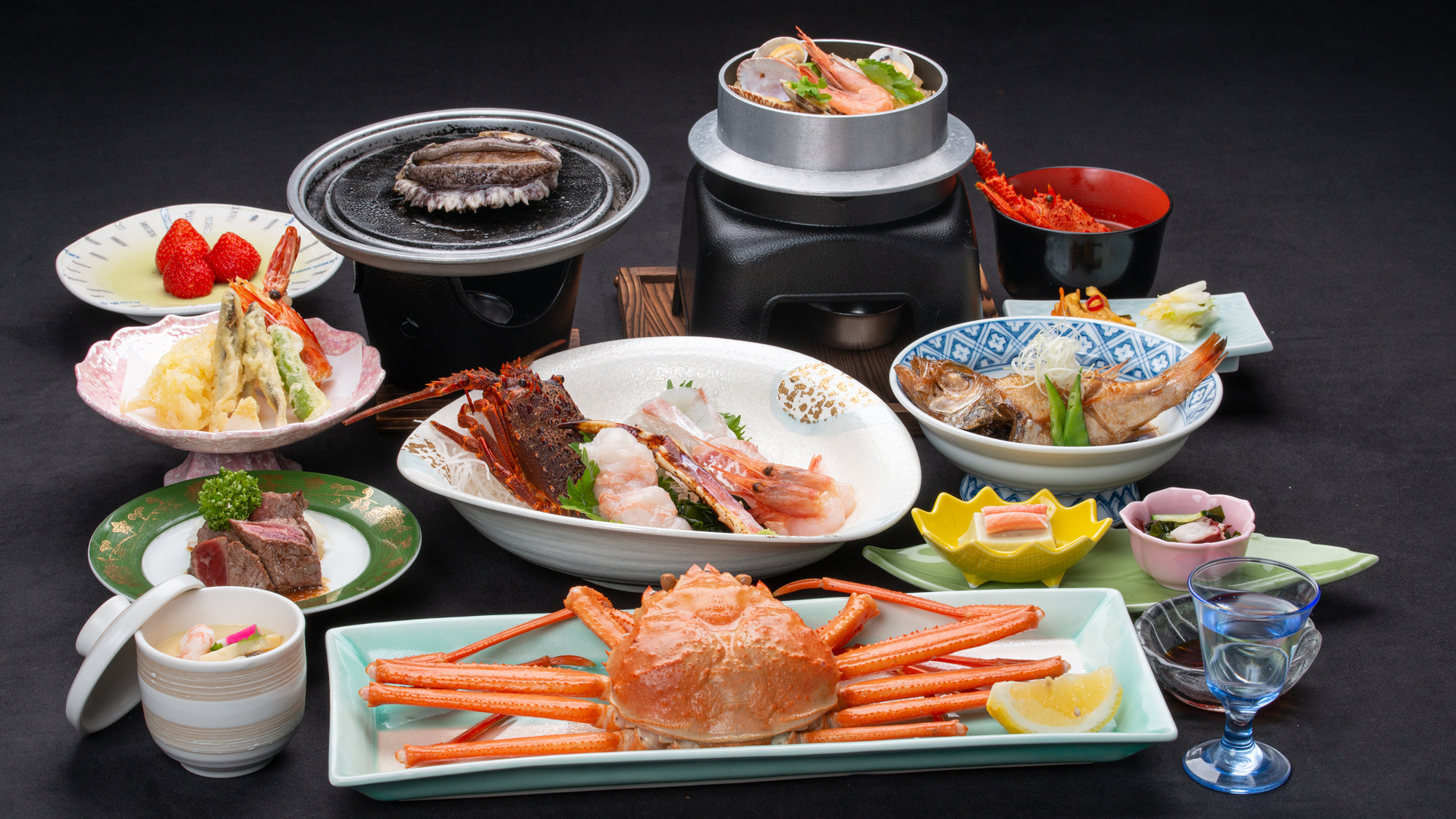*【夕食例（月海）】紅ズワイ蟹・魚おまかせ・ロブスター・アワビ・牛ステーキなど全11品のお料理。