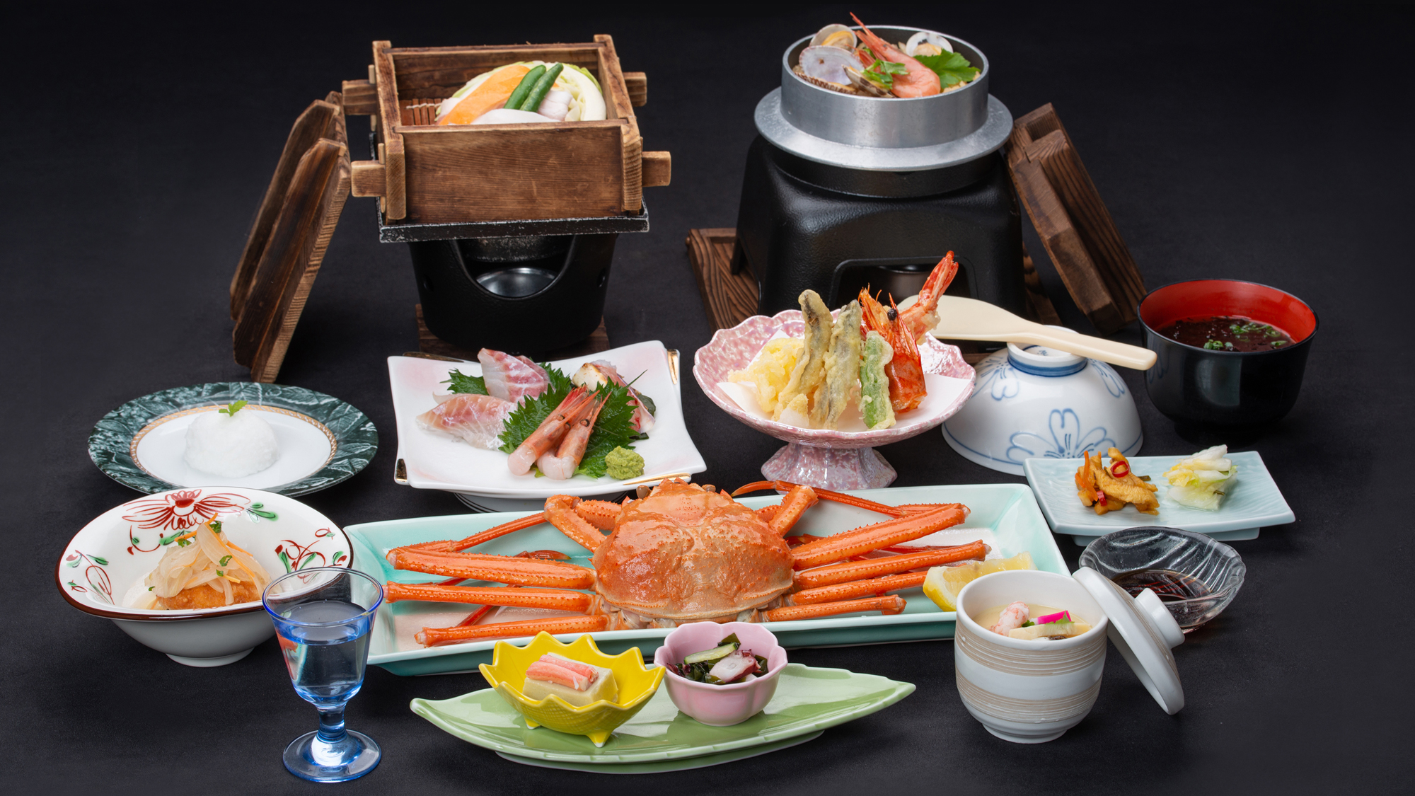 *【夕食例（花海）】紅ズワイ蟹が丸々一杯ついた10品のお料理。リーズナブルでとってもお得！