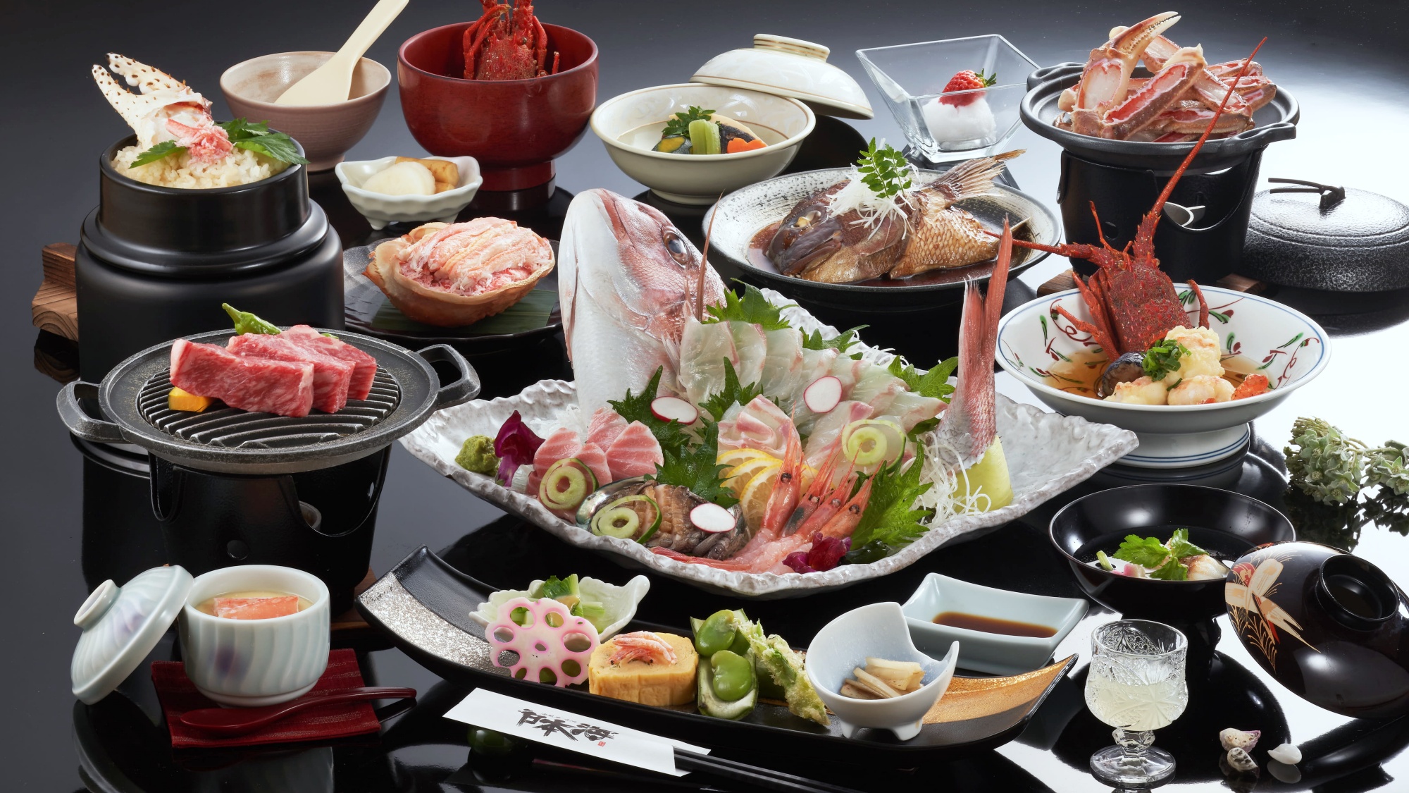 *【夕食例（りゅうぐうの膳）】ズワイ蟹や和牛、ロブスターなどボリューム素材ともに充実した最上級コース