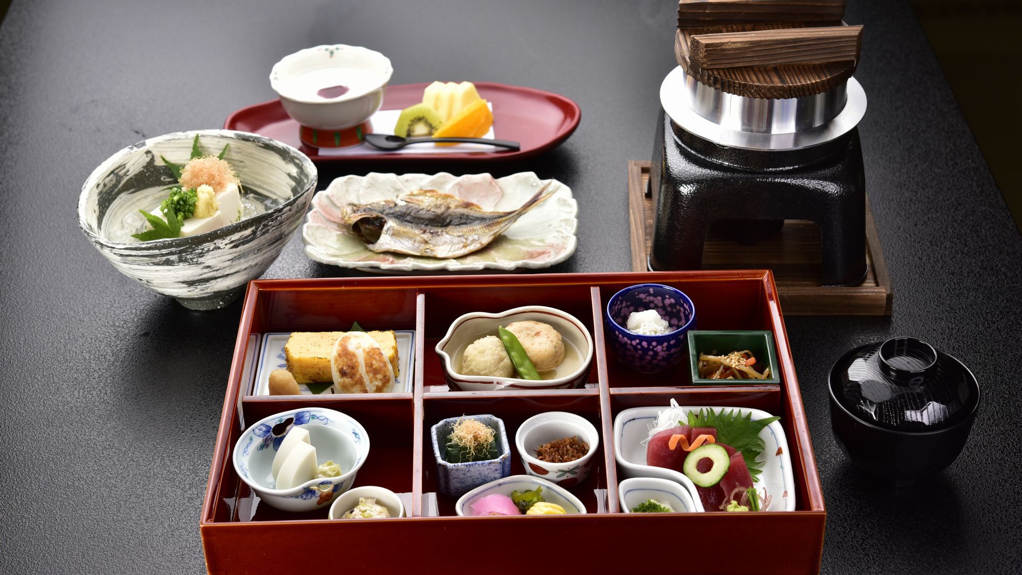 絵にも描けない食事と景観の美しさ　山の龍宮城　懐石料理「富士」【お部屋食】