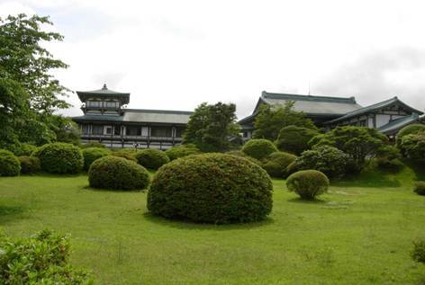 絕景一日遊溫泉龍宮主樓前院