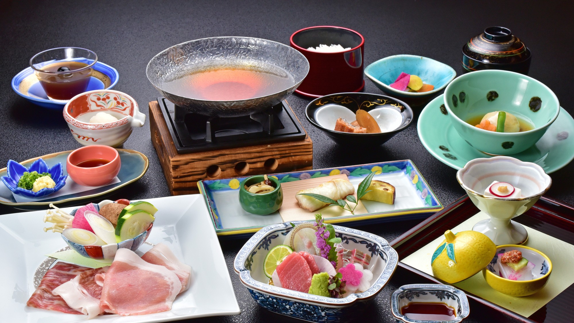 【夕食】初音懐石 彩り豊かな旬の食材を使用した懐石。