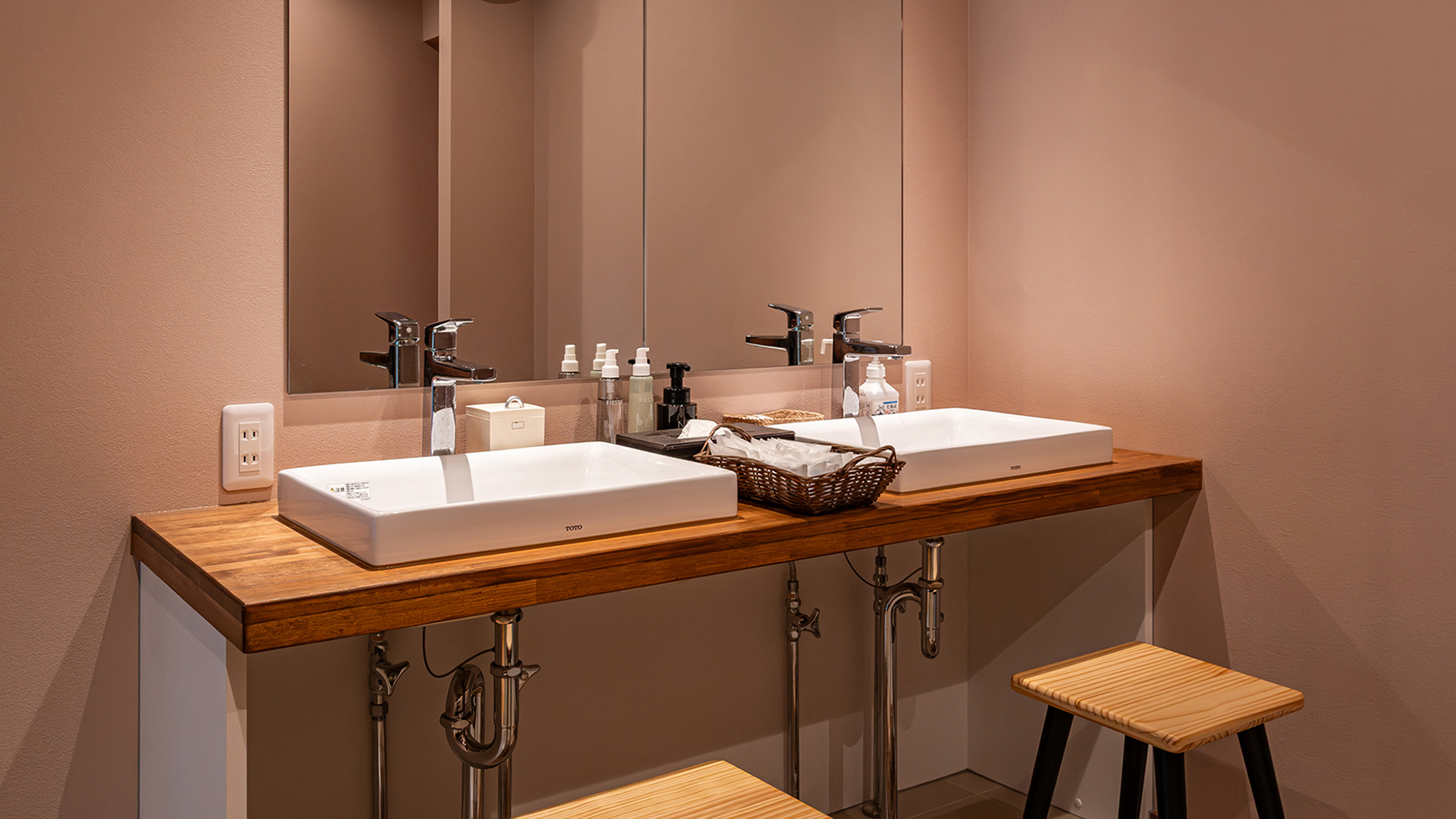 2025年5月リニューアル／「大浴場（さくら）」豊富な湯の花をお愉しみください。