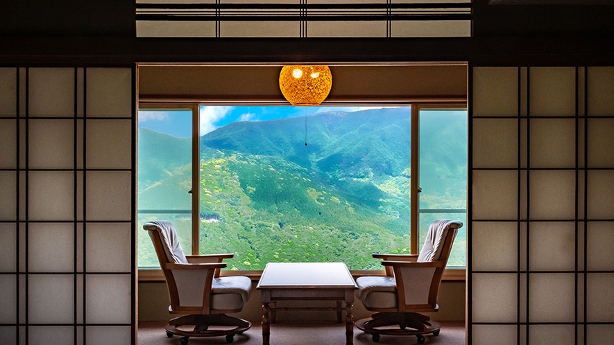 「客室からの眺望一例」標高800mの高台に佇む宿