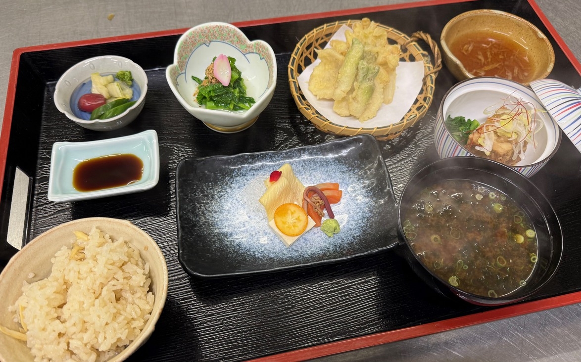 ★平日限定★ちょっとお得に！夜は少量「おまかせ定食」プラン