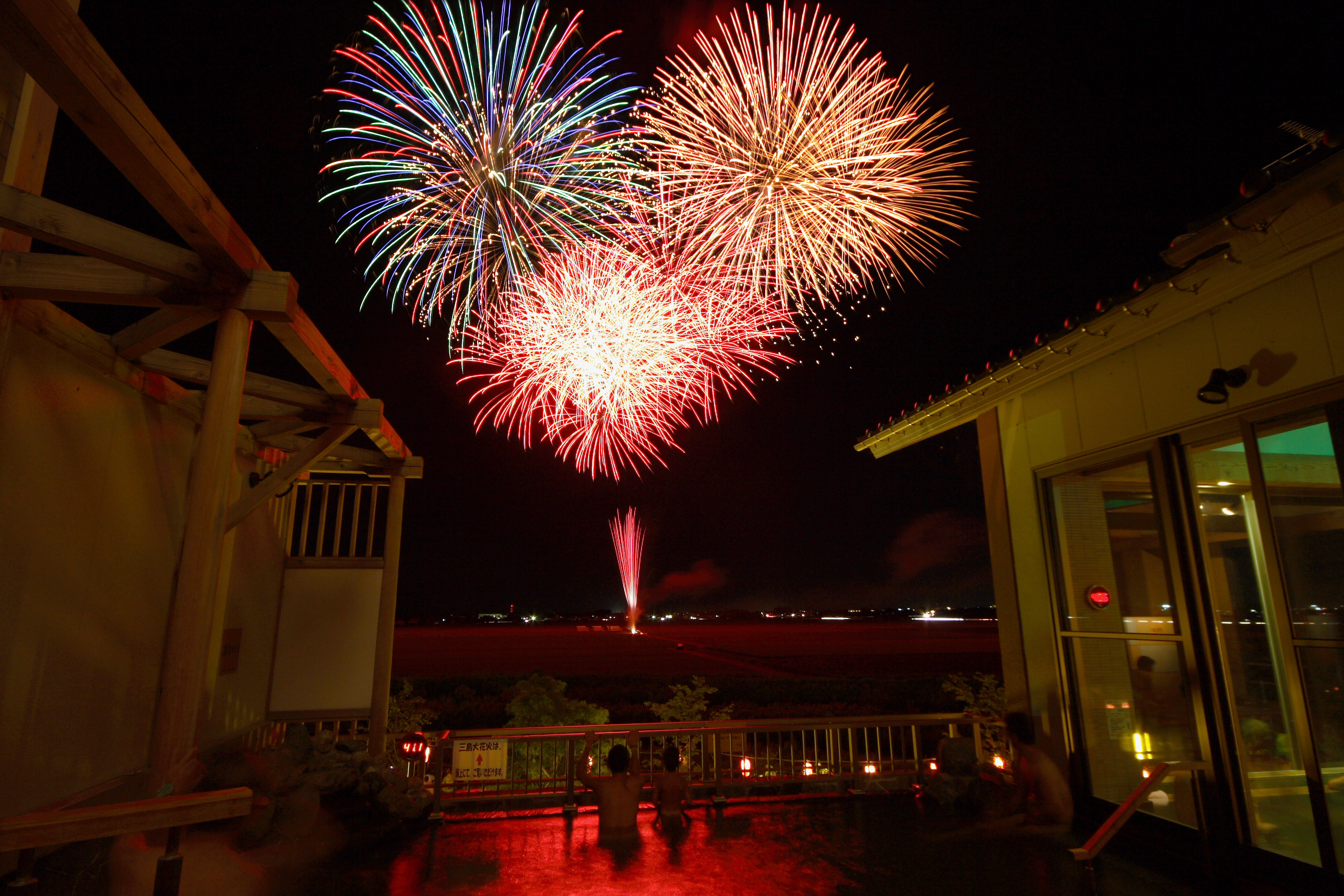 露天風呂からの花火