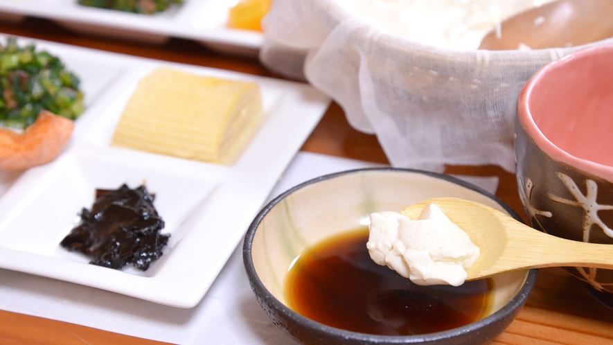 *【おぼろ豆腐】ご朝食一例/夏にぴったり！薬味と一緒にお召し上がり下さい。