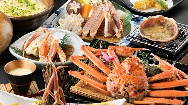 活け松葉がにフルコース　地元産の松葉がにだけを計2杯使用（11/7〜2026.3/21）