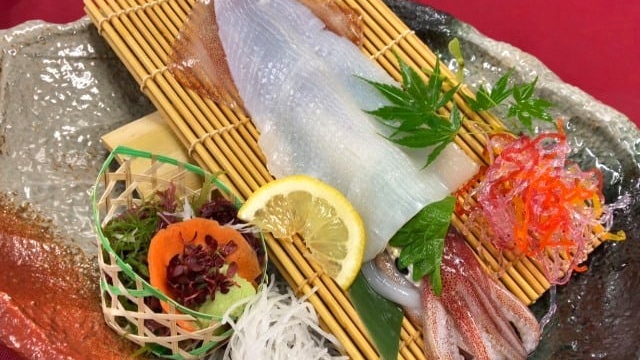 甘くてコリコリ！「〆白イカ姿造り」付き夏休み海鮮ビュッフェ