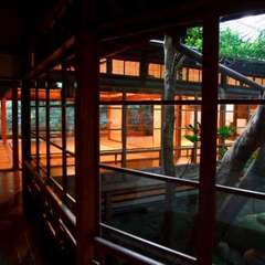 回廊から大広間