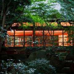 夕景にたたずむ福住楼