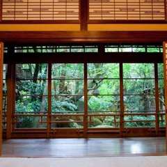 自然を眺め、寛げる大広間