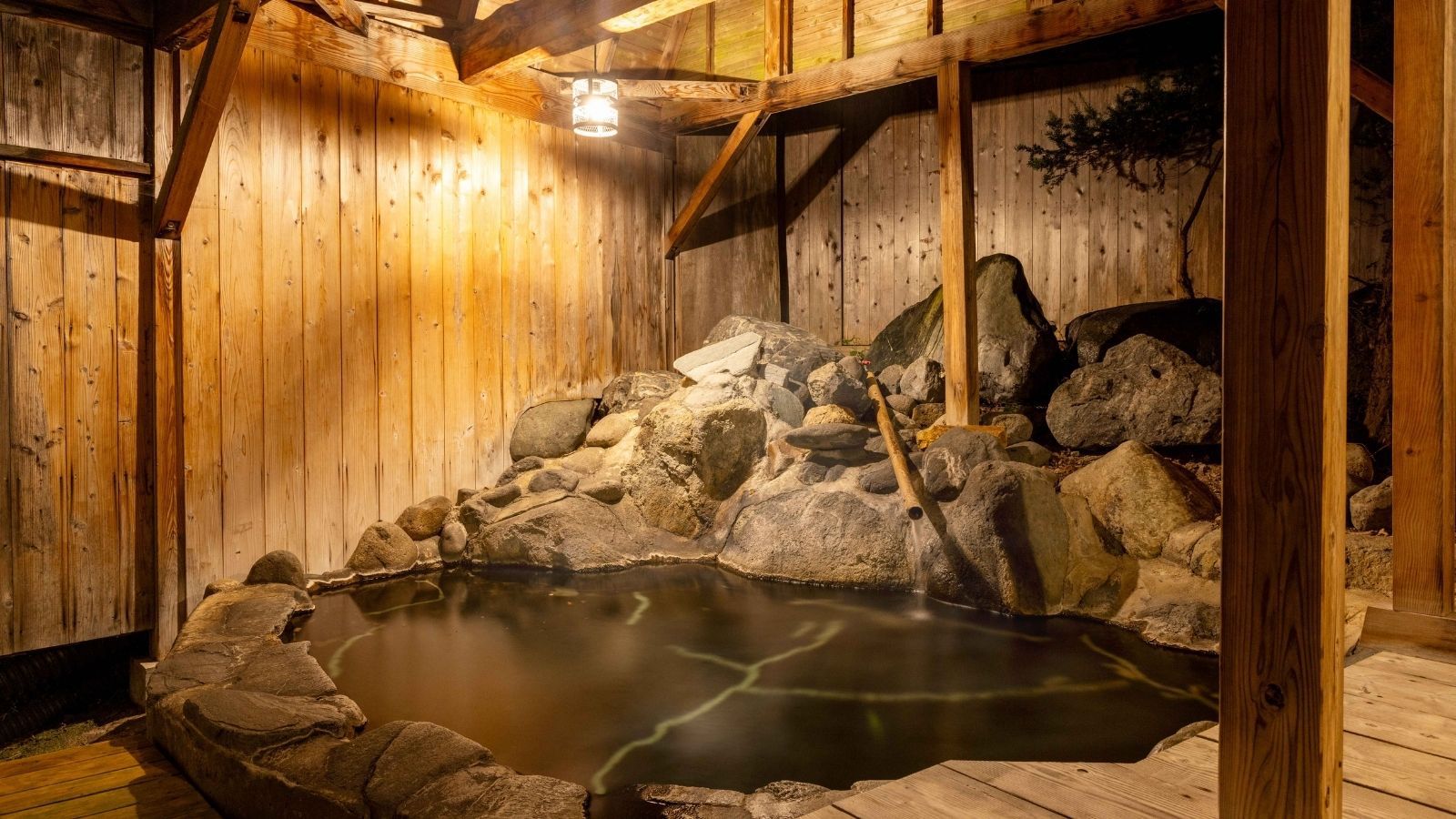 離れ〔戸建〕の客室露天風呂（一例）