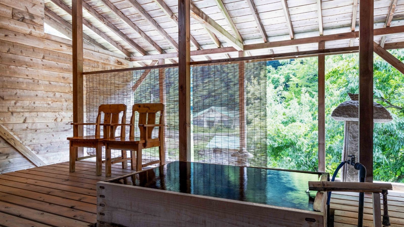 西館〔和洋室〕の客室露天風呂（一例）