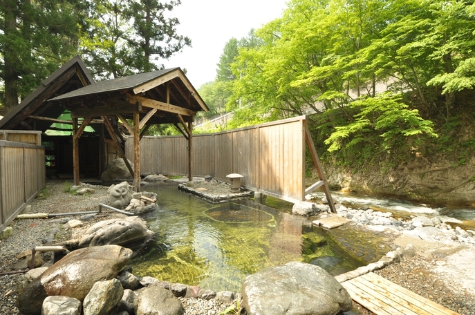 【1泊朝食】レイトチェックイン〜18時OK／源泉掛け流しの18種の貸切露天風呂と温泉宿の「和食膳」