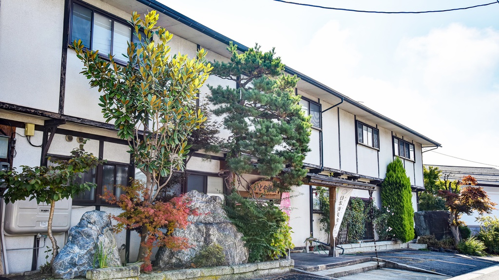 【米沢牛しゃぶしゃぶ＆日本酒飲み比べ】山形グルメを満喫♪霜降りと館主厳選の日本酒3種＜2食付き＞