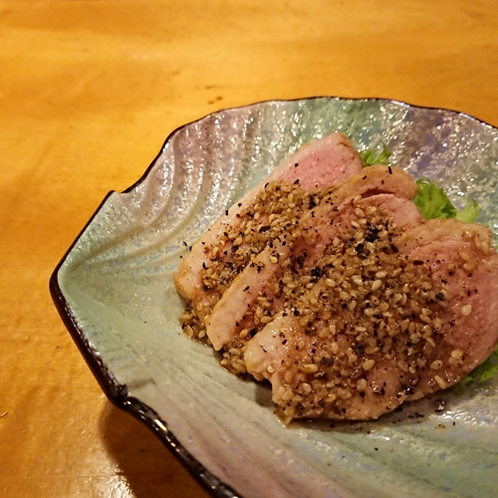 *お夕食一例（鴨のロースト）/低温でじっくりと火を通した鴨肉はしっとりとした食感。