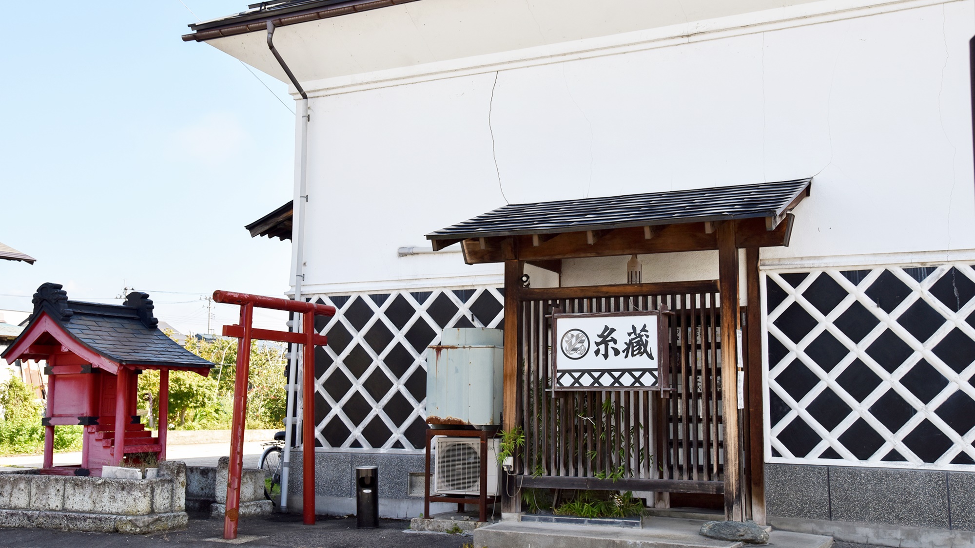 *居酒屋“糸蔵”/お夕食はこちらで。地元の食材を活かした料理が夕刻の時を彩ります。