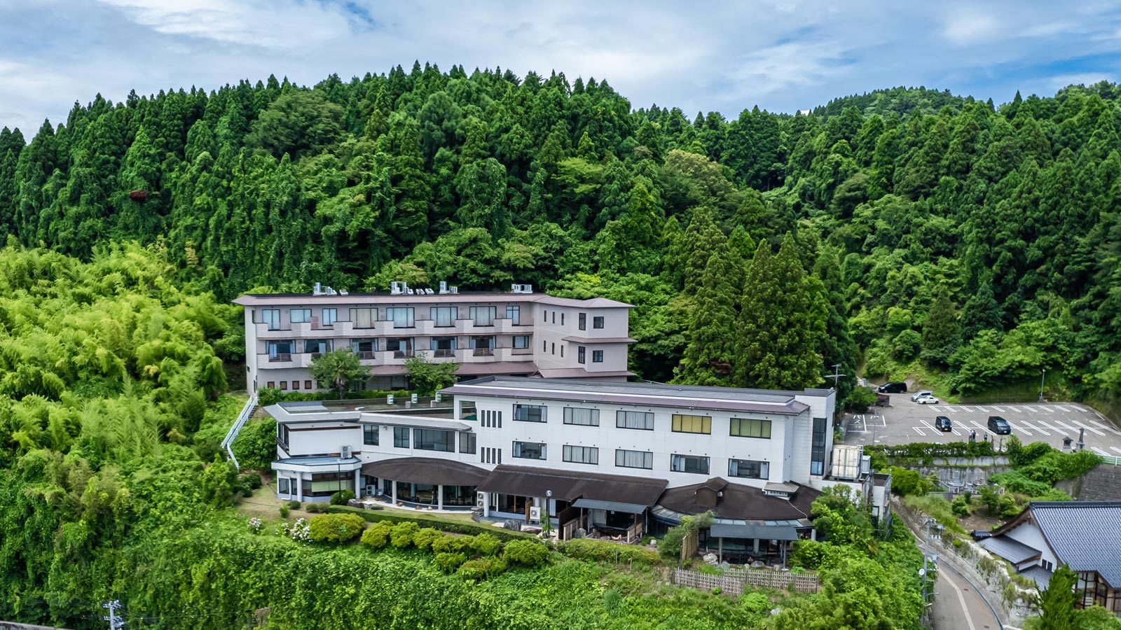 ～なだうら温泉元湯　磯波風外観　昼～