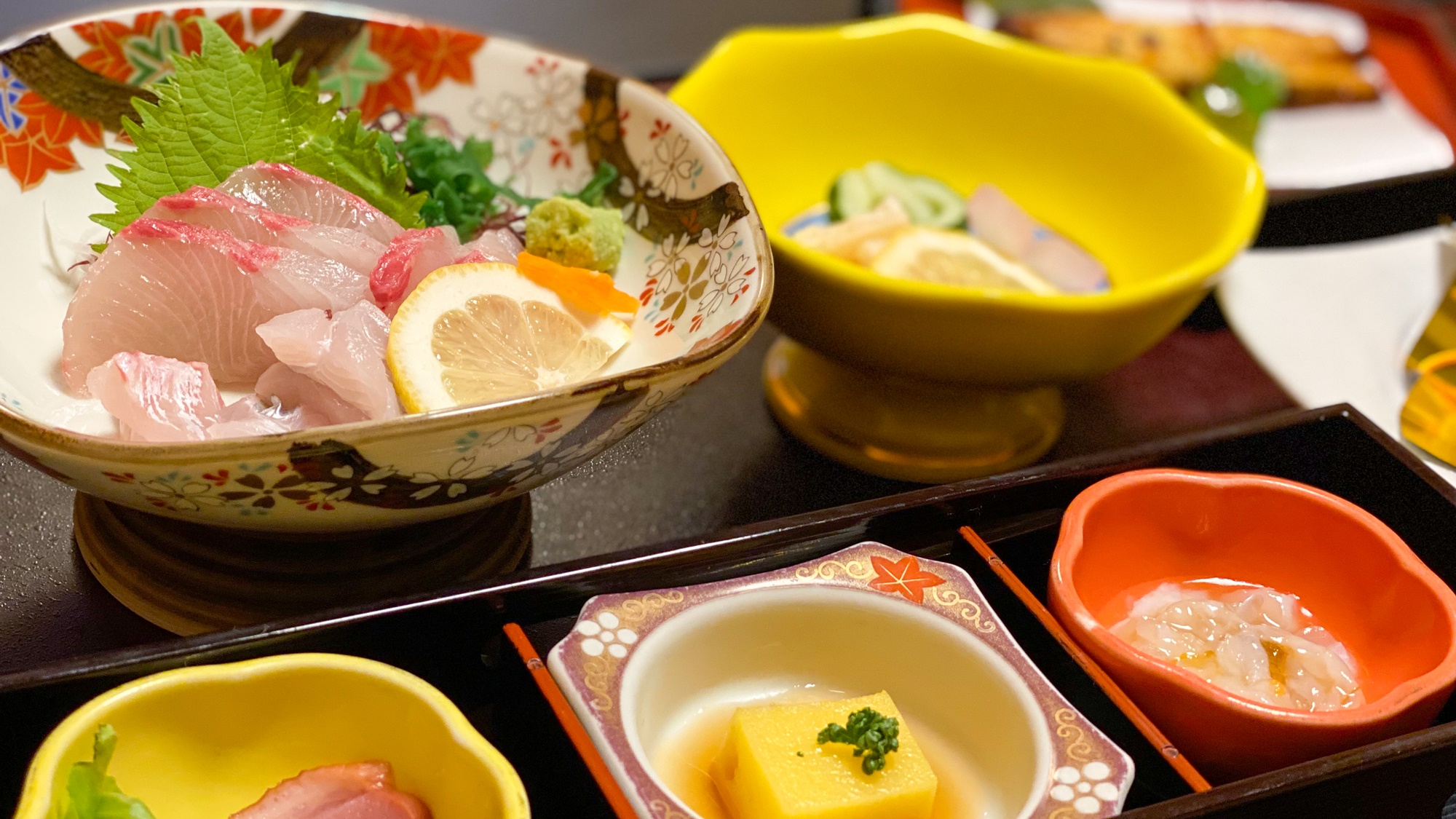 *【夕食一例】橘湾でその日に獲れた、新鮮≪地魚のお造り≫の他、旬の旨いものを取り揃えています。