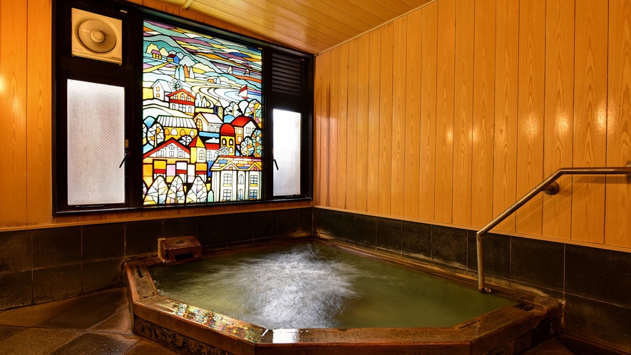 *【ギヤマン風呂（男性/内湯）】塩化ナトリウム泉で、湯上がり後も冷めにくい特性を持っています。