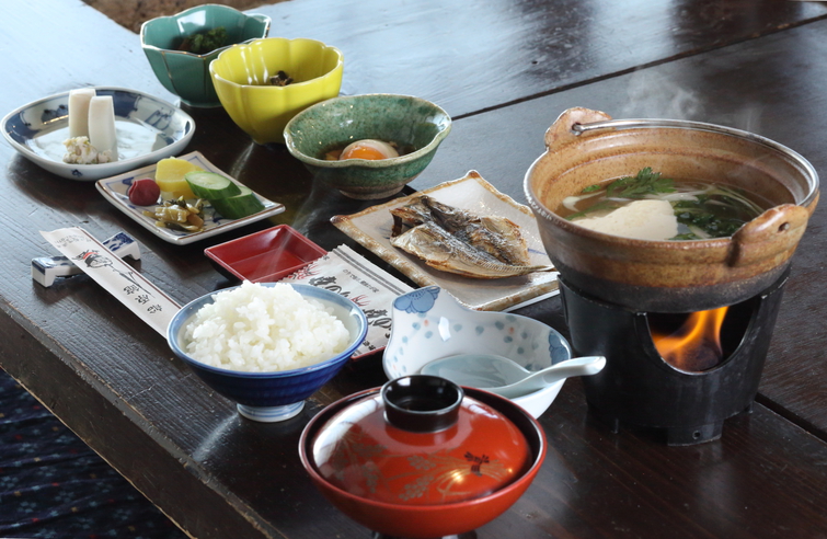 最終イン22時！夜通し入れる源泉かけ流し温泉と朝ごはん