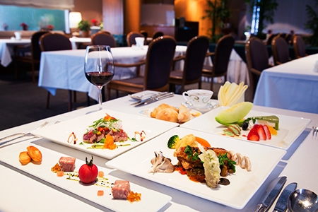 夏休み♪海にプールにリゾート満喫♪1泊２食付ブッフェプラン【平日・日曜】夕食19：40〜