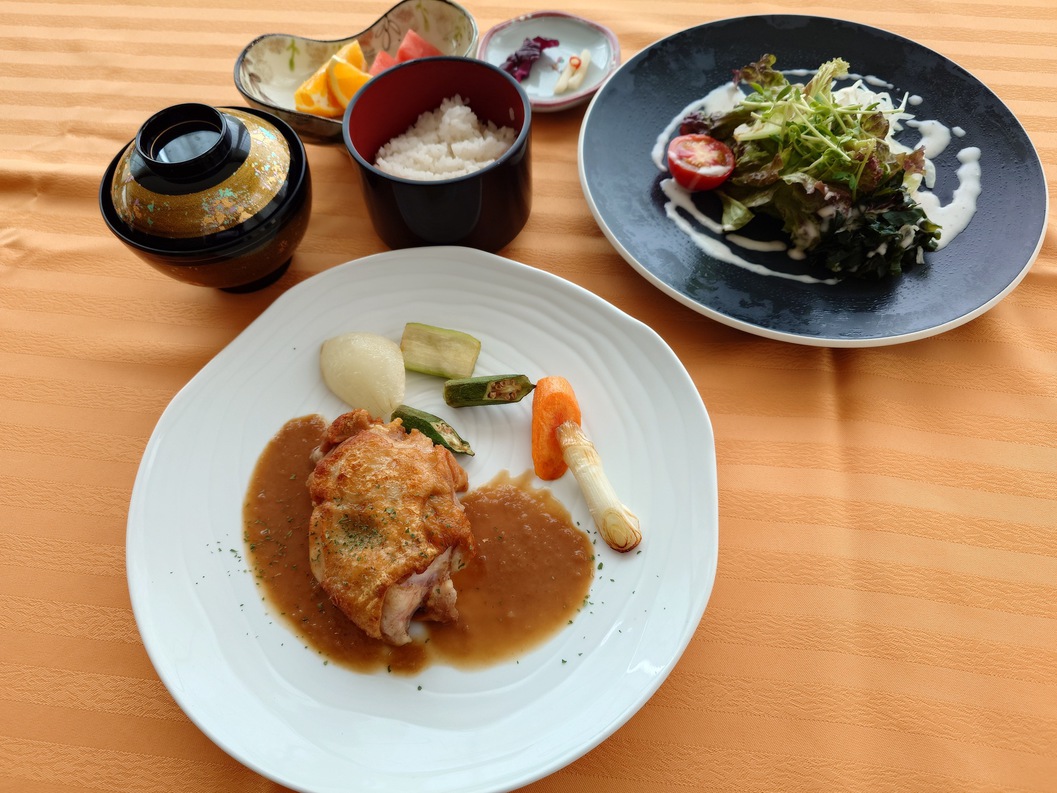 【1泊2食付｜土曜・休前日】選べるメイン料理＋ハーフブッフェ＆朝食ブッフェ