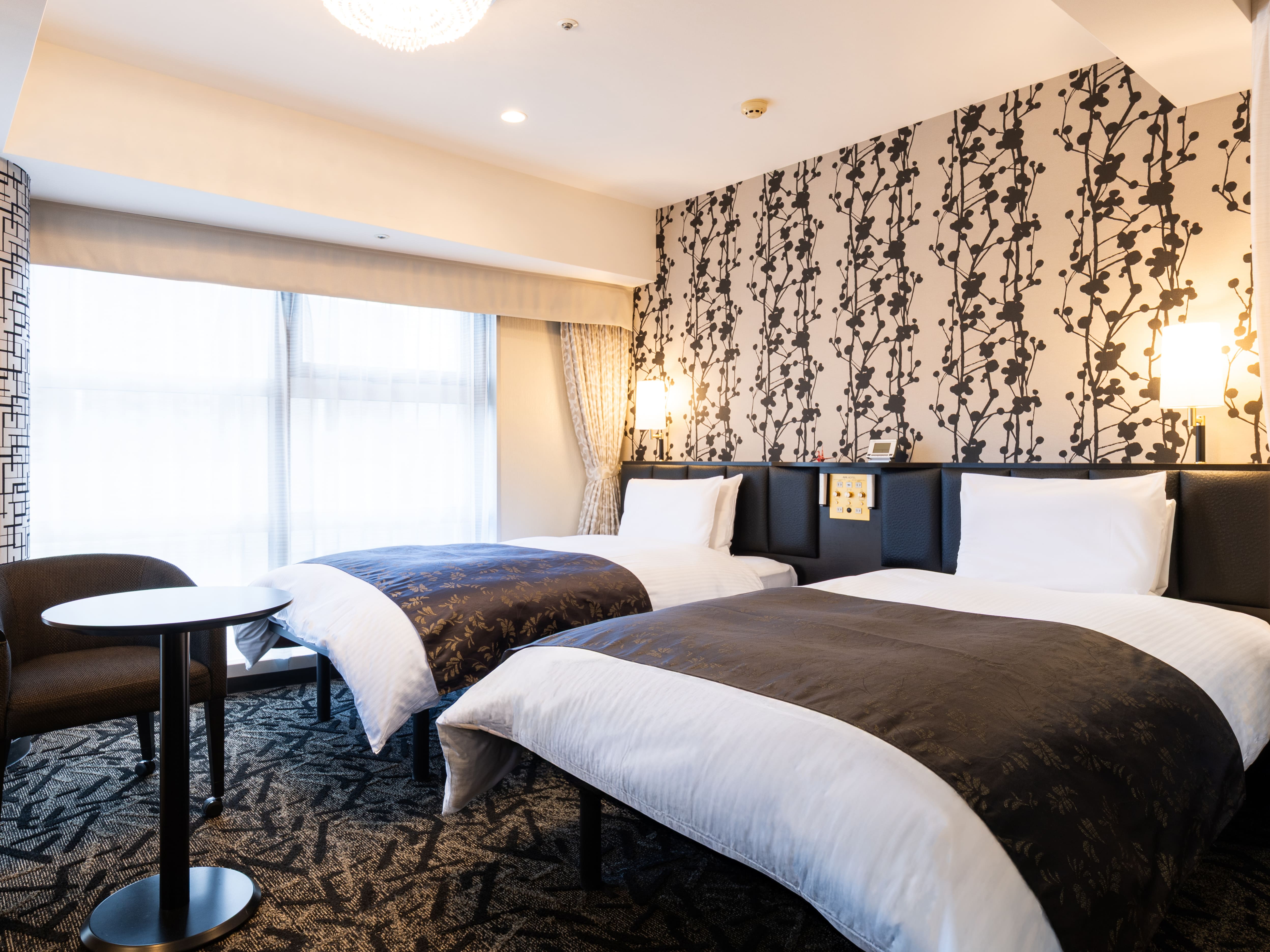 デラックスツイン（広さ23㎡/ベット幅110cm&times;2台）